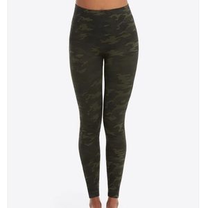 SPANX Look At Me Now Leggings - Green Camo